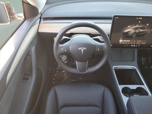 Used 2025 Tesla Model Y Long Range image 12