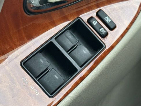 Used 2011 Toyota Camry XLE image 25