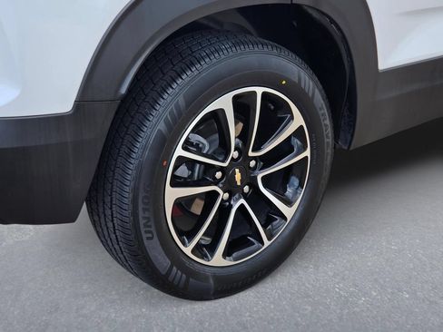 Used 2024 Chevrolet TrailBlazer LT FWD image 9