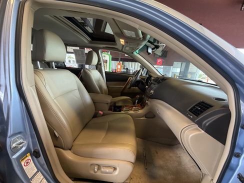Used 2009 Toyota Highlander Limited AWD/4WD image 19