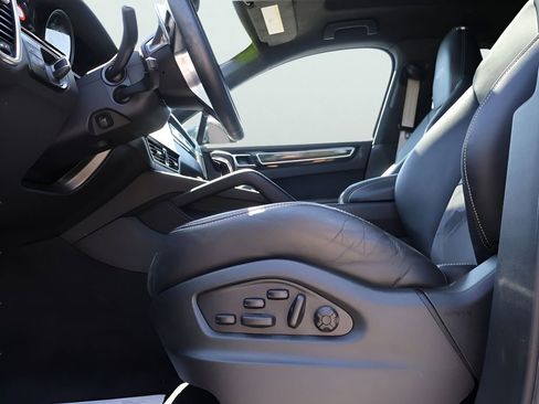 Certified 2023 Porsche Cayenne GTS AWD/4WD image 36