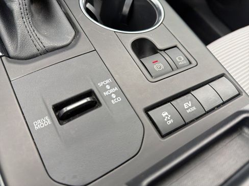 Used 2021 Toyota Highlander LE image 39