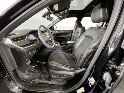 Used 2023 Jeep Grand Cherokee Altitude image 20