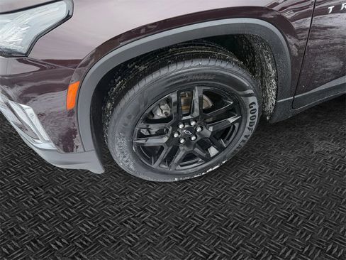 Used 2023 Chevrolet Traverse LT image 10