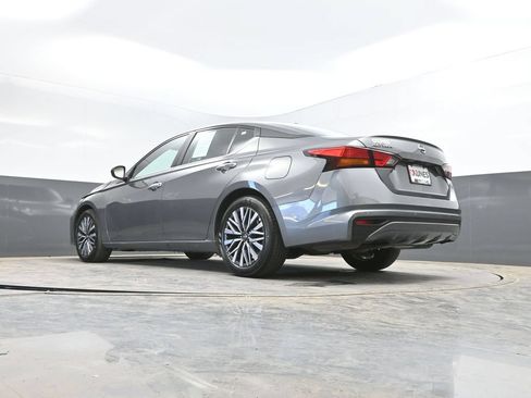 Used 2025 Nissan Altima 2.5 SV FWD image 36