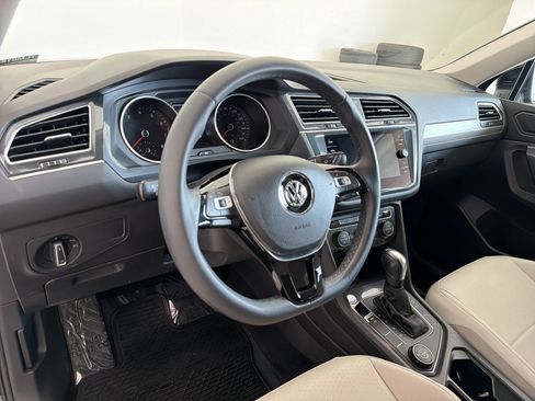 Used 2020 Volkswagen Tiguan SE AWD/4WD image 4