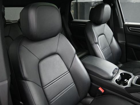 Certified 2023 Porsche Cayenne image 30