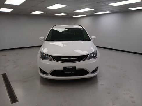 Used 2019 Chrysler Pacifica Touring Plus w/ Cold Weather Group image 3