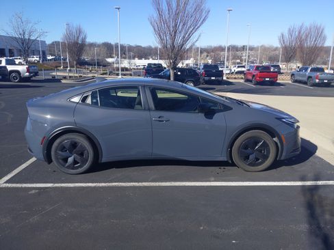 Used 2024 Toyota Prius LE image 11