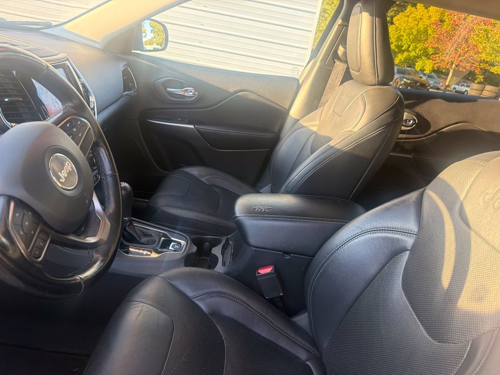 Used 2019 Jeep Cherokee Limited FWD image 2