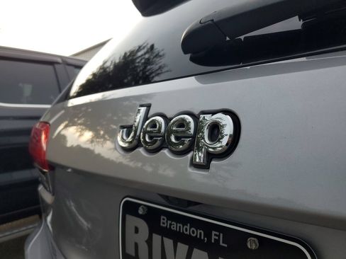 Used 2019 Jeep Grand Cherokee Overland RWD image 6