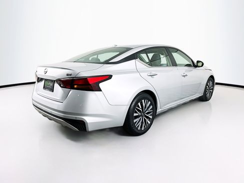 Used 2024 Nissan Altima 2.5 SV image 9