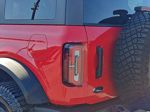 Used 2023 Ford Bronco Wildtrak image 36