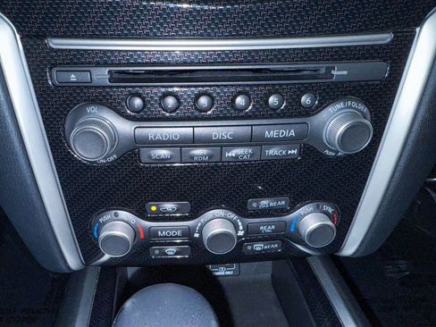 Used 2020 Nissan Pathfinder SL image 22