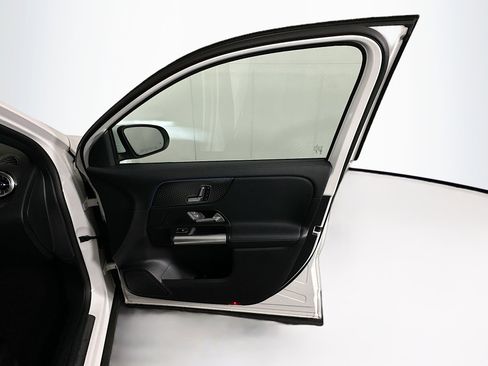 Used 2025 Mercedes-Benz GLA 250 image 30