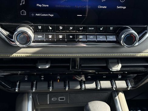 Used 2023 Chevrolet Colorado ZR2 w/ ZR2 Convenience Package III image 6