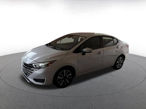 Used 2025 Nissan Versa SV FWD image 8