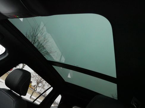 Certified 2024 Volkswagen Tiguan SE R-Line image 33