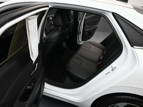 Certified 2022 Hyundai Elantra Limited w/ Cargo Package FWD image 10