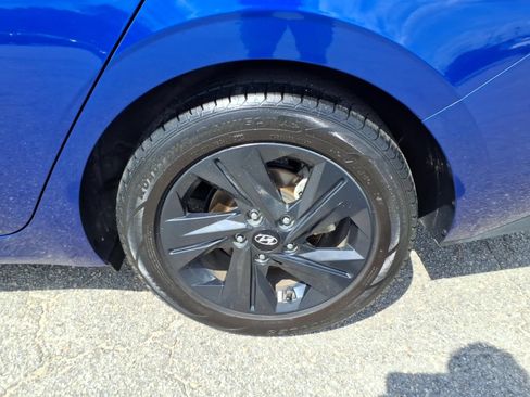 Used 2023 Hyundai Elantra SEL w/ Preferred Accessory Package FWD image 10