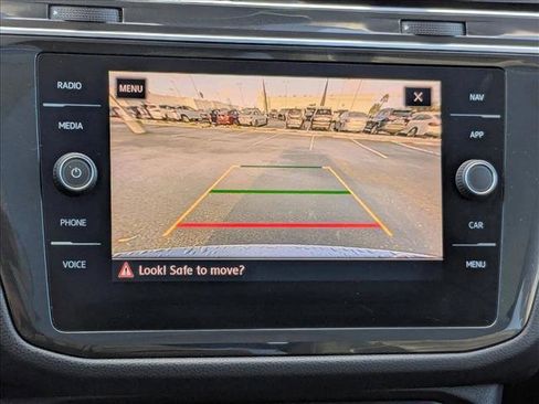 Used 2018 Volkswagen Tiguan SEL Premium image 15