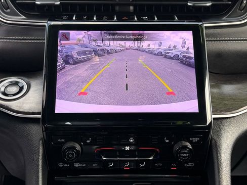 Used 2023 Jeep Grand Cherokee L Limited image 24