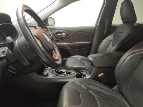 Used 2019 Jeep Cherokee Limited image 17