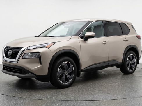 Used 2025 Nissan Rogue SV image 3