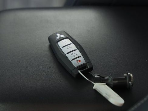 Used 2023 Mitsubishi Outlander SE image 31