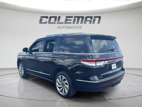 Used 2022 Lincoln Navigator Reserve AWD/4WD image 3