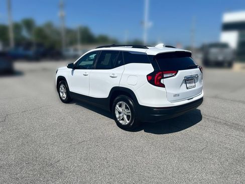 Used 2024 GMC Terrain SLE w/ Driver Convenience Package FWD image 4