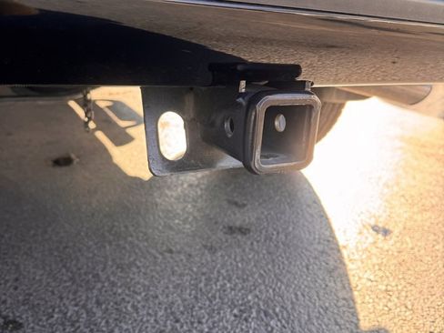 Used 2024 Nissan Titan SV w/ SV Convenience Package image 11