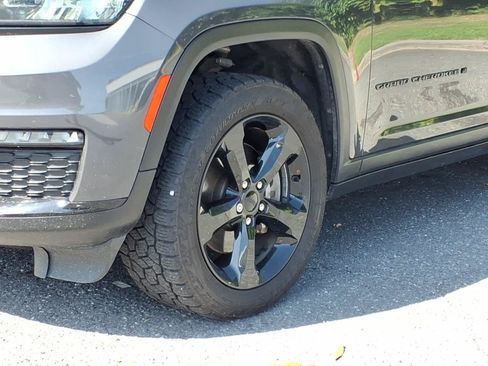 Used 2022 Jeep Grand Cherokee L Limited w/ Black Appearance Package AWD/4WD image 3