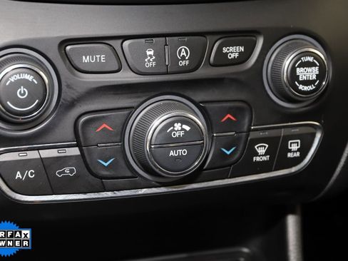 Used 2022 Jeep Cherokee Trailhawk image 28