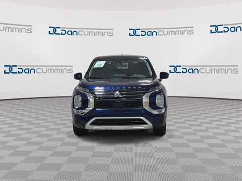 Used 2024 Mitsubishi Outlander SE FWD image 3