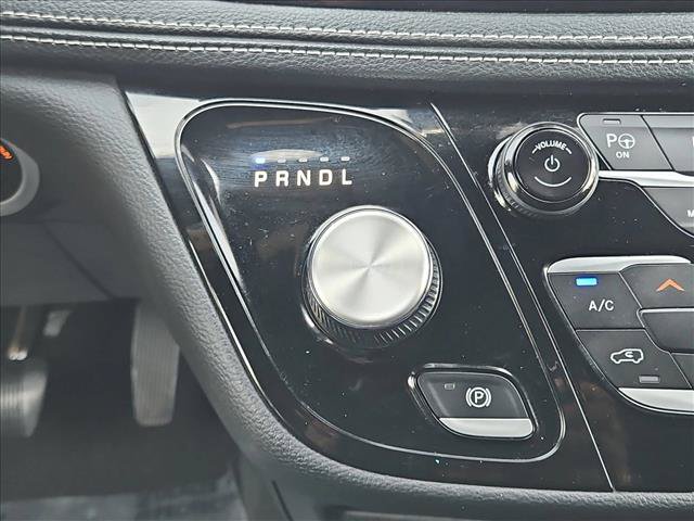 Used 2024 Chrysler Pacifica Limited FWD image 12