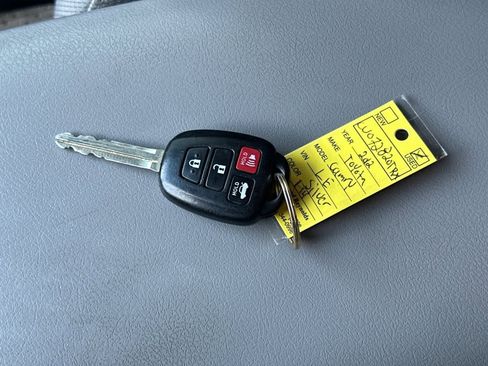 Used 2012 Toyota Camry LE image 22