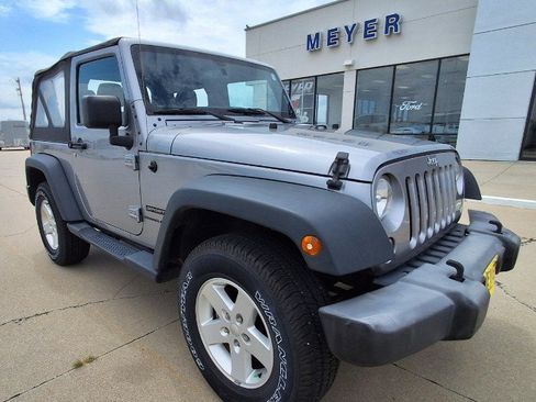 Used 2018 Jeep Wrangler Sport AWD/4WD image 2