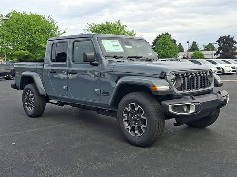 Used 2026 Jeep Gladiator Sport AWD/4WD image 2