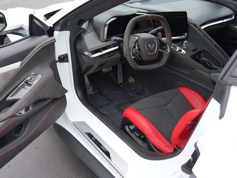 Used 2023 Chevrolet Corvette Stingray Premium Cpe w/ Z51 Performance Package RWD image 17