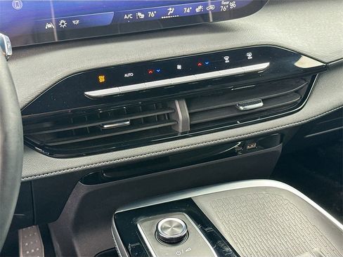 Used 2025 Buick Enclave Sport Touring w/ Power Package image 19