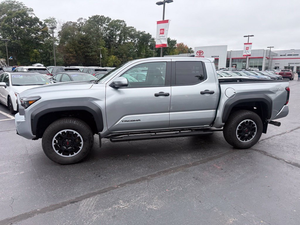 Used 2024 Toyota Tacoma TRD Off-Road w/ TRD Off Road Upgrade Package AWD/4WD image 2