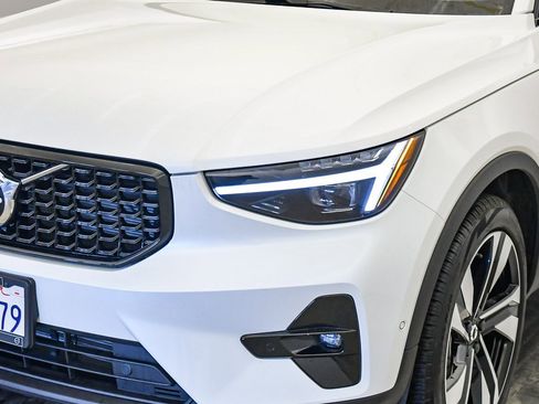 Certified 2025 Volvo XC40 B5 Plus w/ Climate Package image 8