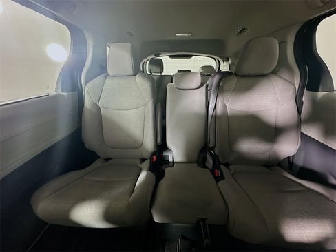 Used 2024 Toyota Sienna LE image 13
