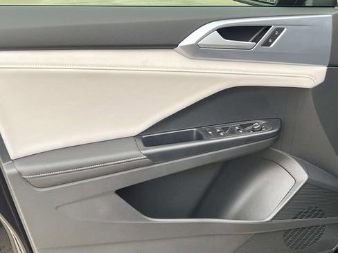 New 2026 Volkswagen Taos SE FWD image 10