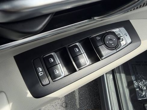 Certified 2024 Kia Telluride EX w/ EX Captain's Chair Package FWD image 10