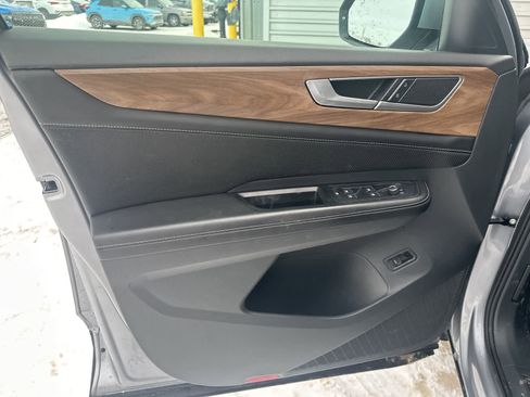 Used 2024 Volkswagen Atlas SE image 23