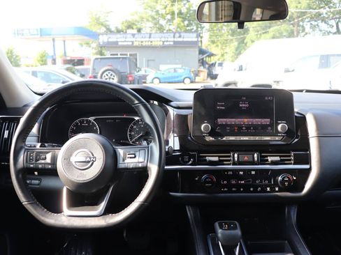 Used 2025 Nissan Pathfinder SV AWD/4WD image 19