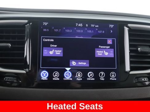 Used 2017 Chrysler Pacifica Touring-L FWD image 4