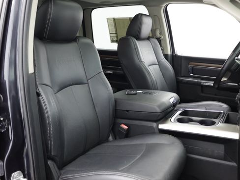 Used 2017 RAM 1500 Laramie w/ Convenience Group AWD/4WD image 46